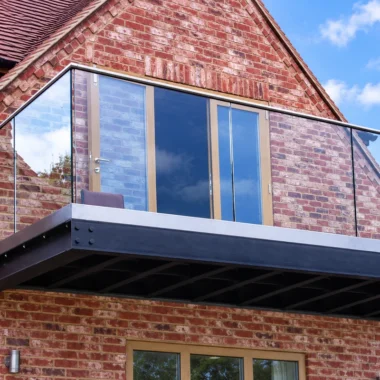 GLASS VS WIRE BALUSTRADES: WHICH IS RIGHT FOR YOUR GARDEN?